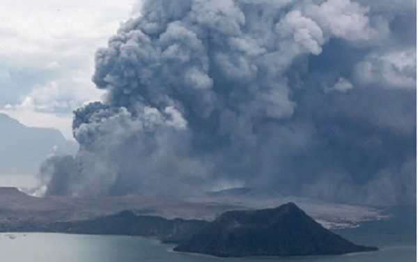 Il vulcano Taal potrebbe causare danni irreparabili: rischio tsunami nelle Filippine