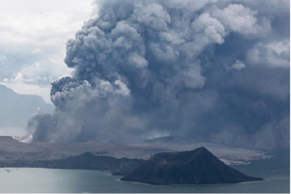 Il vulcano Taal potrebbe causare danni irreparabili: rischio tsunami nelle Filippine